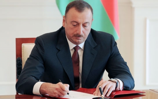 Prezident hərbi qulluqçuları təltif edib